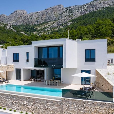 Beautiful Home In Omis With Kitchen Exterior photo