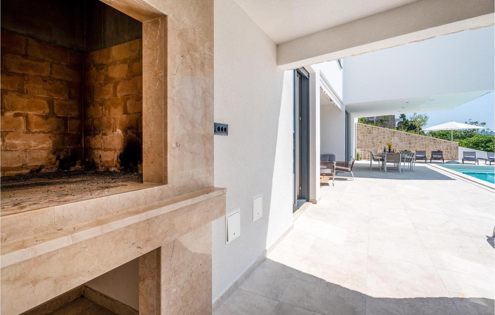Beautiful Home In Omis With Kitchen Exterior photo