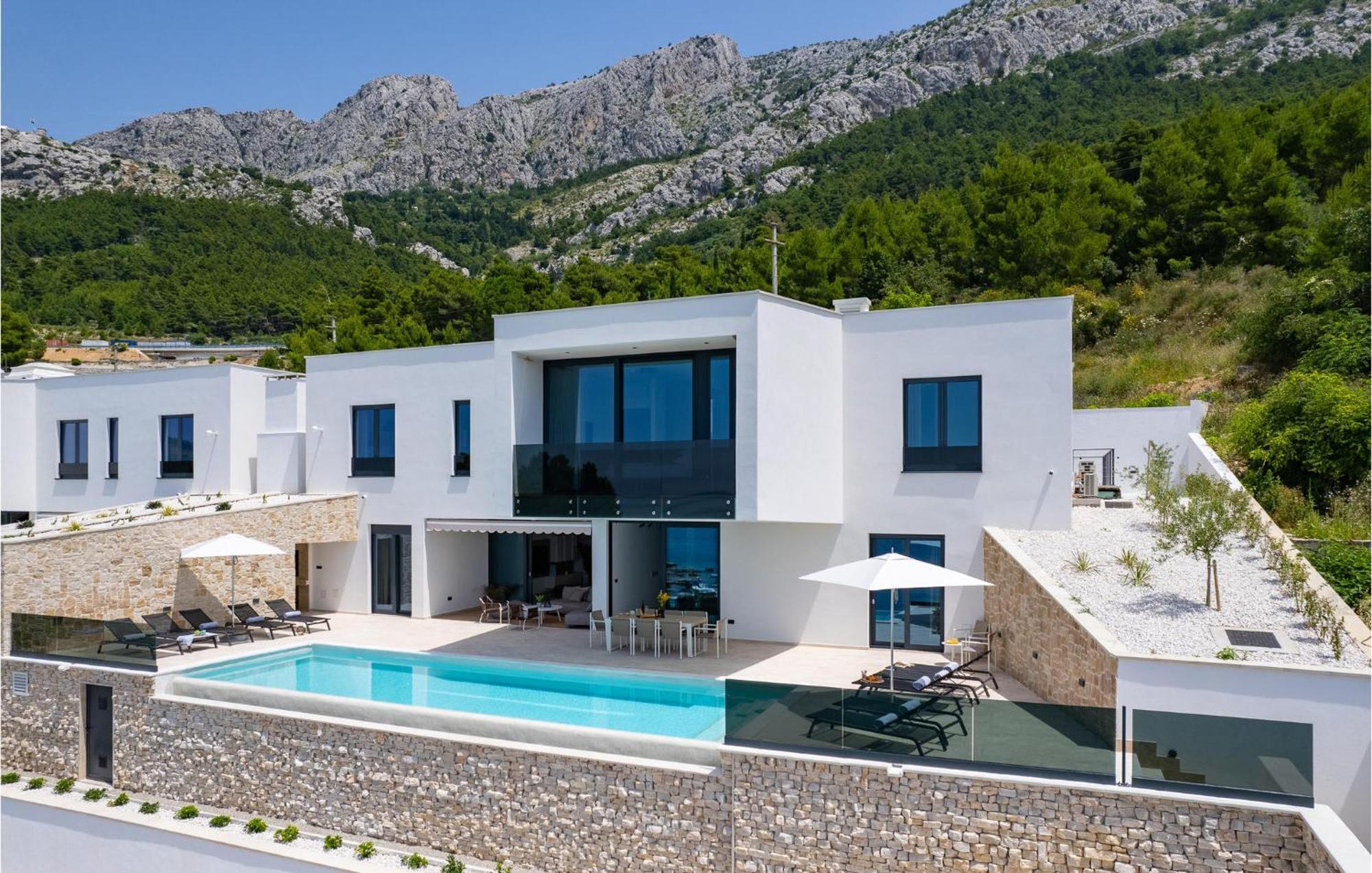 Beautiful Home In Omis With Kitchen Exterior photo
